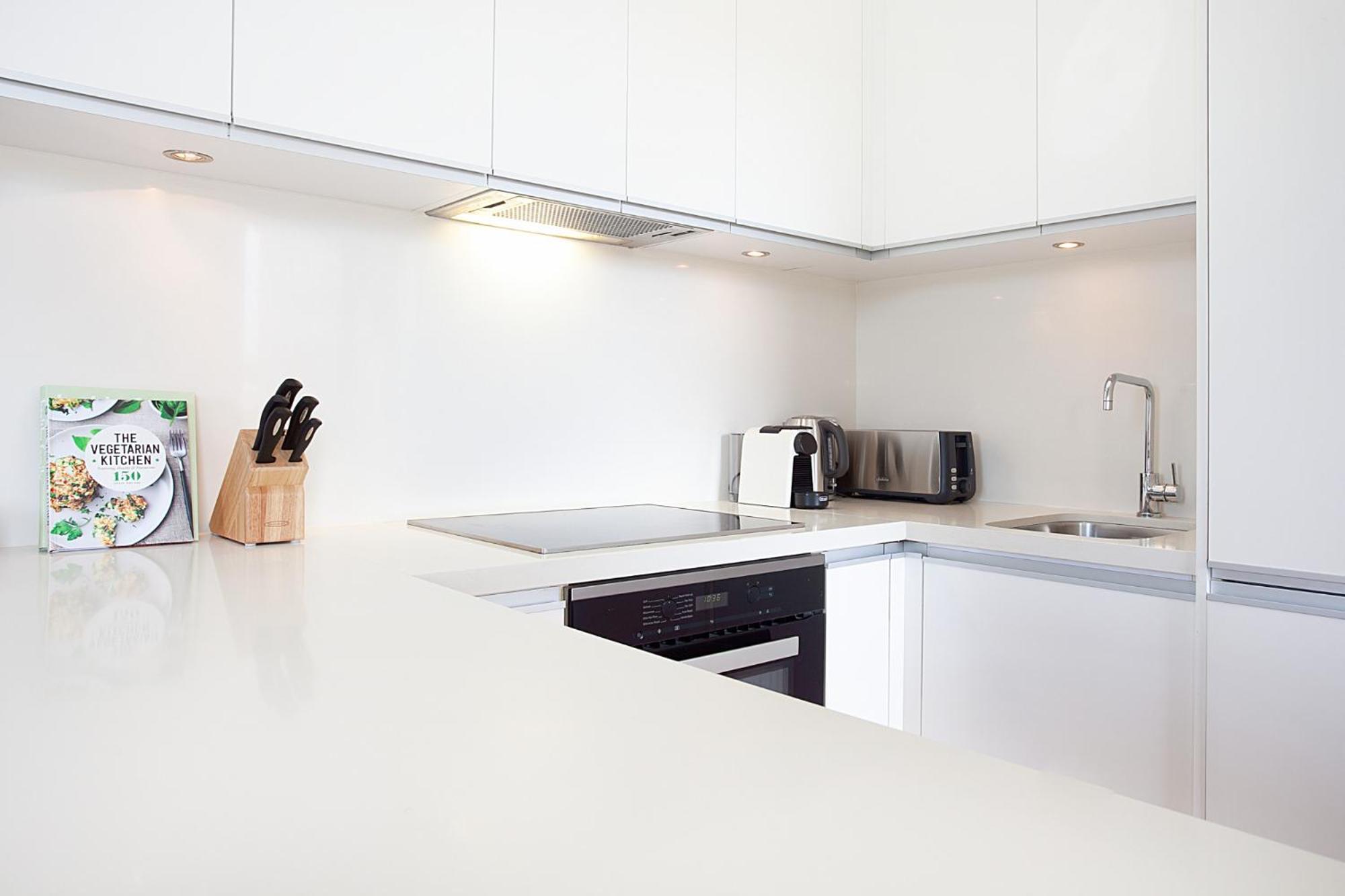 Apartment Spacious With Balcony In Inner-city Glebe